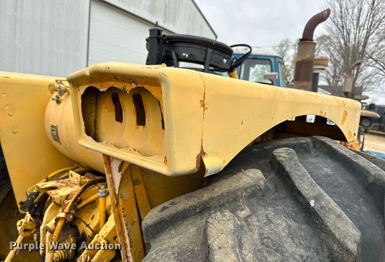 image for item DV1876 Minneapolis-Moline G-1000 Vista tractor