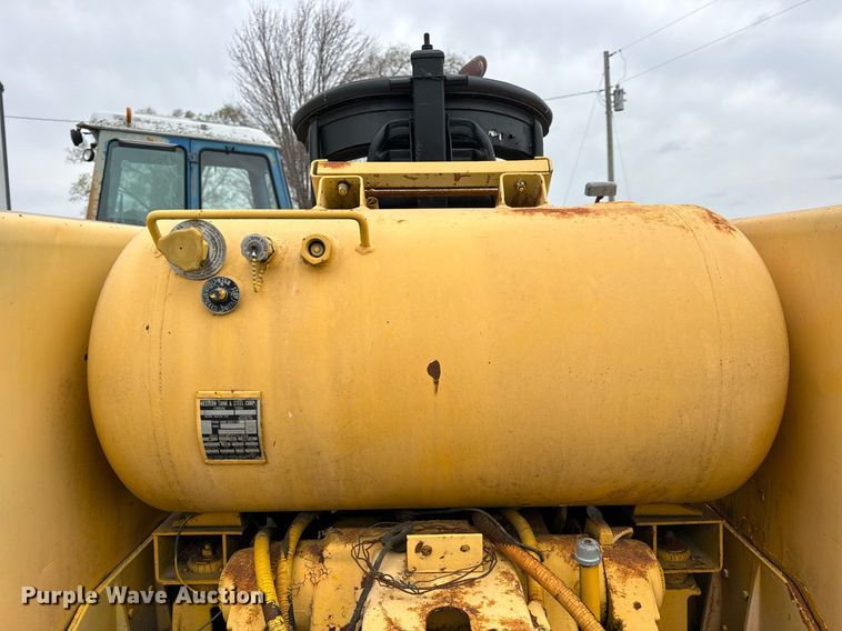 image for item DV1876 Minneapolis-Moline G-1000 Vista tractor