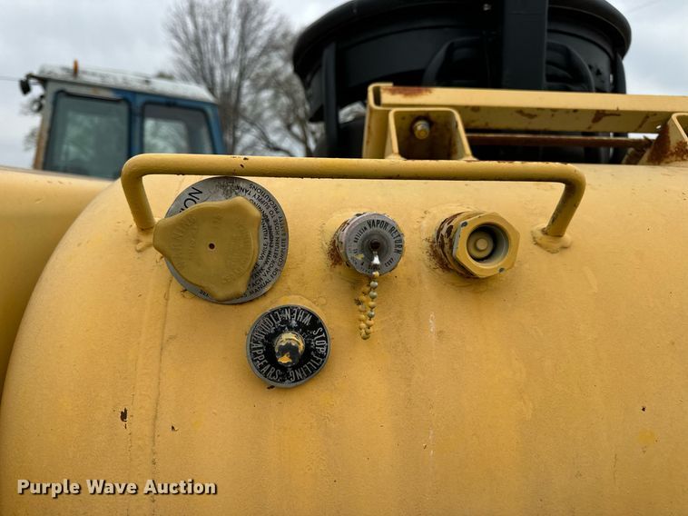 image for item DV1876 Minneapolis-Moline G-1000 Vista tractor