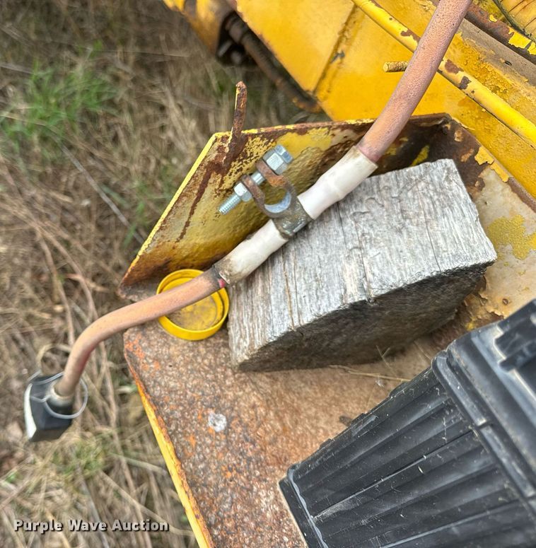 image for item DV1876 Minneapolis-Moline G-1000 Vista tractor
