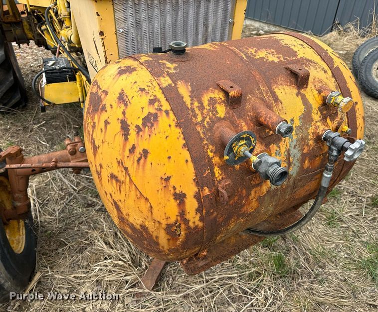 image for item DV1876 Minneapolis-Moline G-1000 Vista tractor