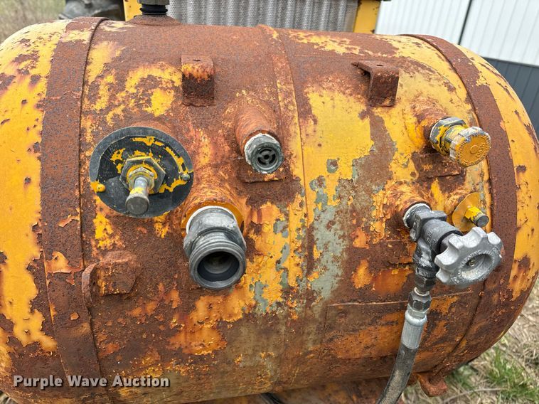 image for item DV1876 Minneapolis-Moline G-1000 Vista tractor