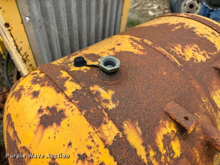 image for item DV1876 Minneapolis-Moline G-1000 Vista tractor