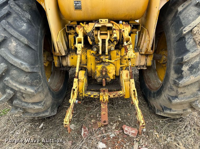 image for item DV1876 Minneapolis-Moline G-1000 Vista tractor