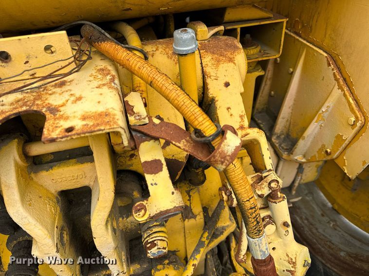 image for item DV1876 Minneapolis-Moline G-1000 Vista tractor