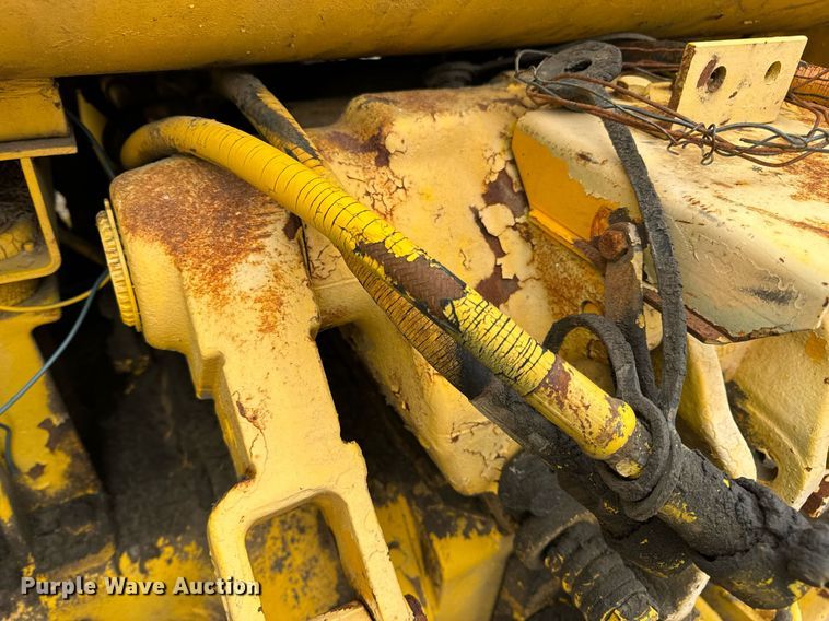 image for item DV1876 Minneapolis-Moline G-1000 Vista tractor