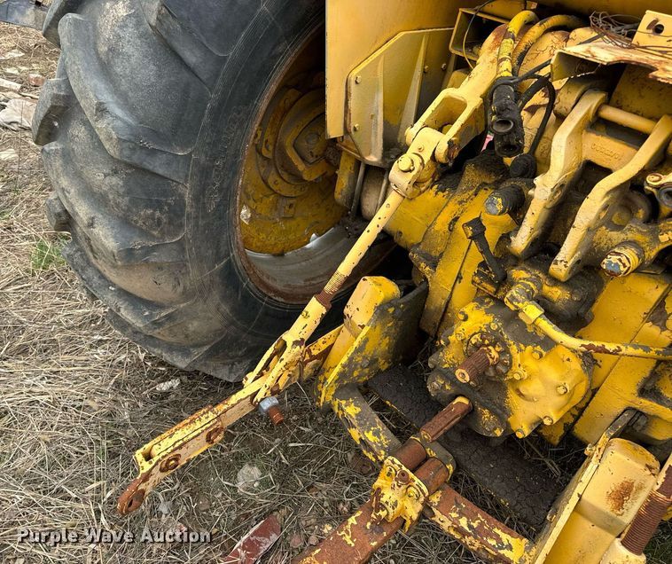 image for item DV1876 Minneapolis-Moline G-1000 Vista tractor