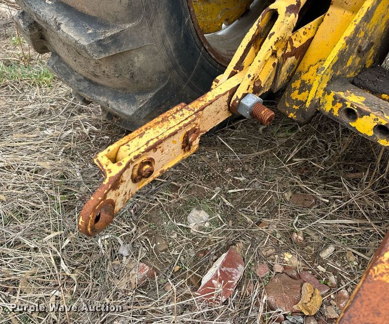 image for item DV1876 Minneapolis-Moline G-1000 Vista tractor