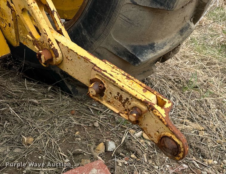 image for item DV1876 Minneapolis-Moline G-1000 Vista tractor