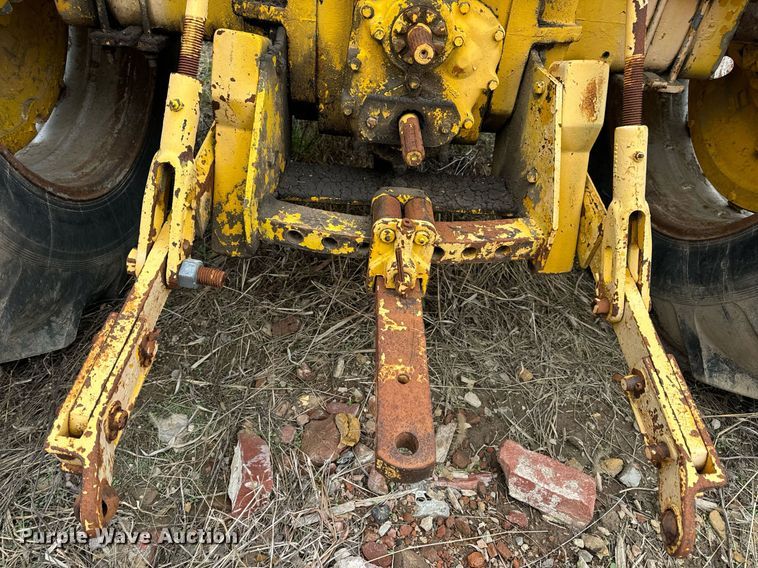 image for item DV1876 Minneapolis-Moline G-1000 Vista tractor