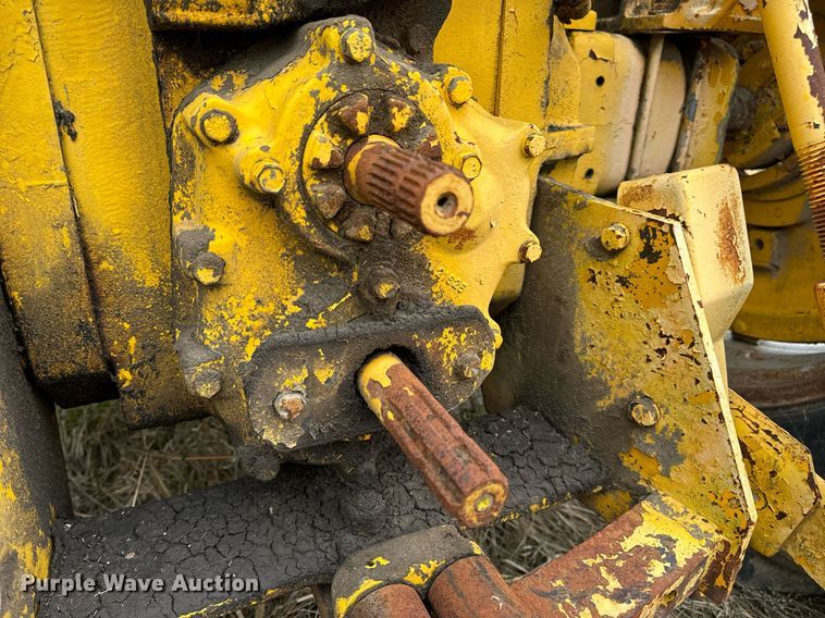 image for item DV1876 Minneapolis-Moline G-1000 Vista tractor