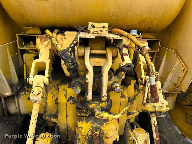 image for item DV1876 Minneapolis-Moline G-1000 Vista tractor