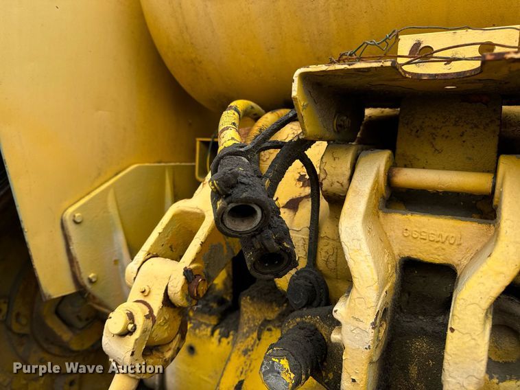 image for item DV1876 Minneapolis-Moline G-1000 Vista tractor