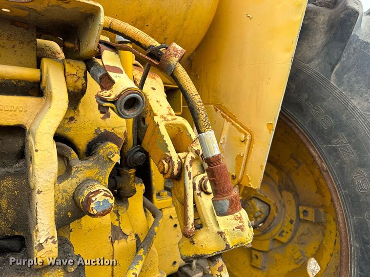 image for item DV1876 Minneapolis-Moline G-1000 Vista tractor