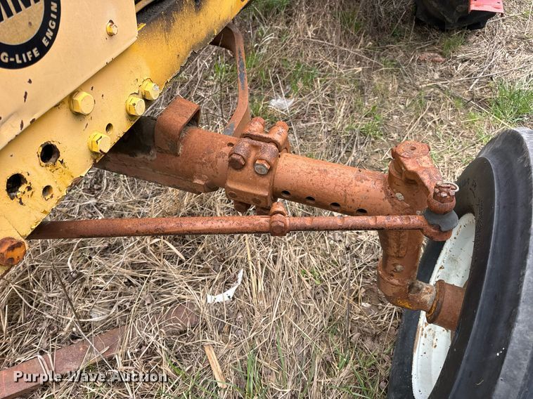 image for item DV1876 Minneapolis-Moline G-1000 Vista tractor