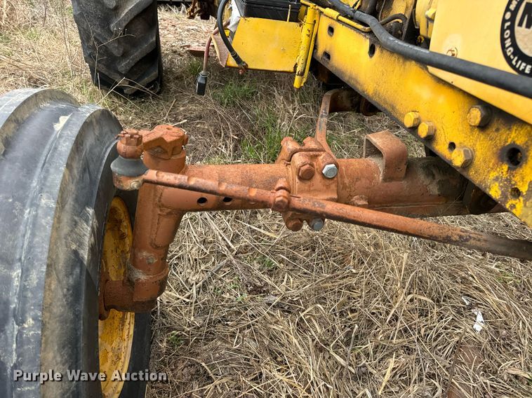 image for item DV1876 Minneapolis-Moline G-1000 Vista tractor