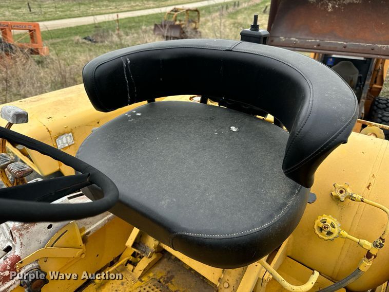 image for item DV1876 Minneapolis-Moline G-1000 Vista tractor