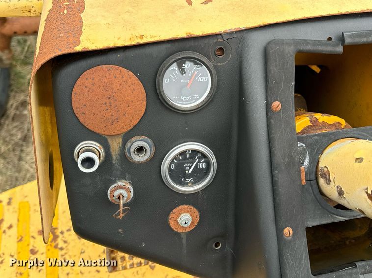 image for item DV1876 Minneapolis-Moline G-1000 Vista tractor