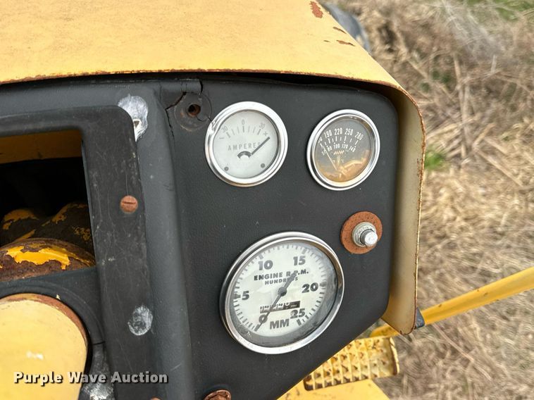 image for item DV1876 Minneapolis-Moline G-1000 Vista tractor