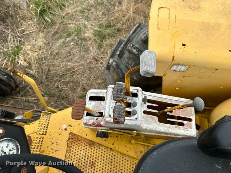 image for item DV1876 Minneapolis-Moline G-1000 Vista tractor