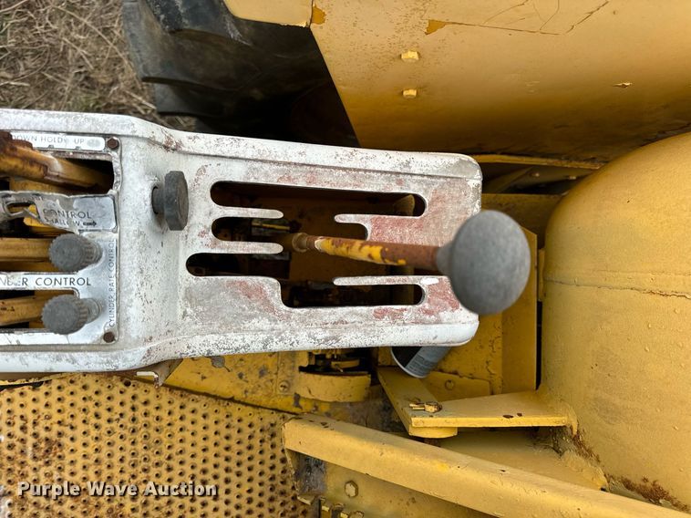 image for item DV1876 Minneapolis-Moline G-1000 Vista tractor