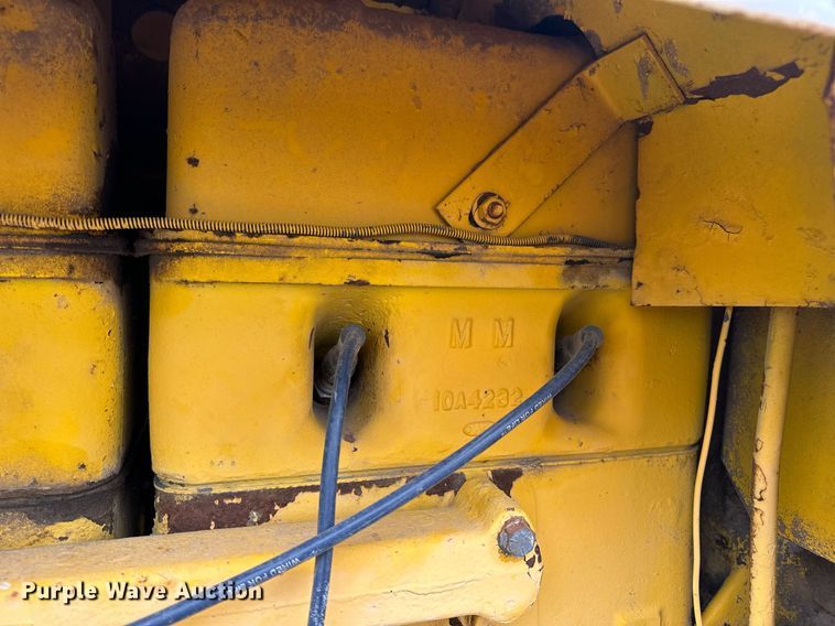 image for item DV1876 Minneapolis-Moline G-1000 Vista tractor