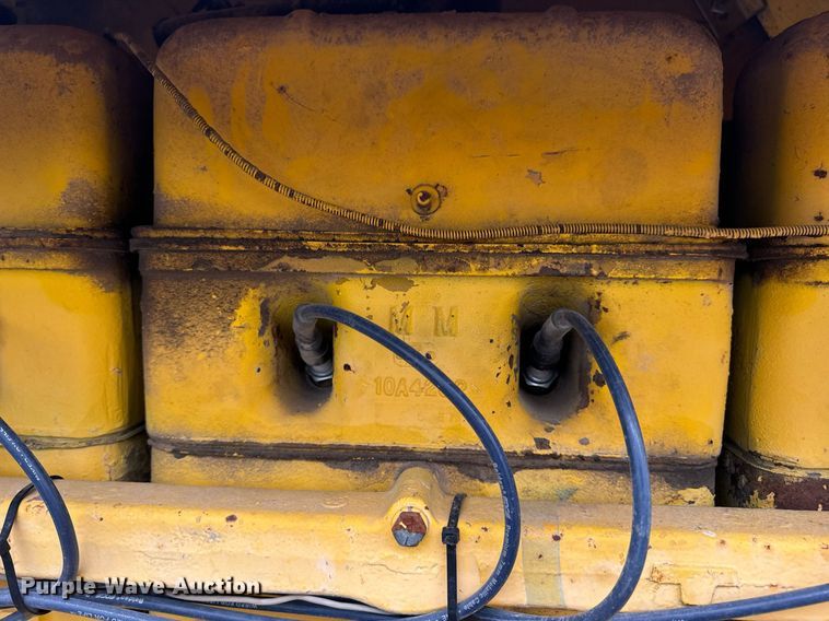 image for item DV1876 Minneapolis-Moline G-1000 Vista tractor