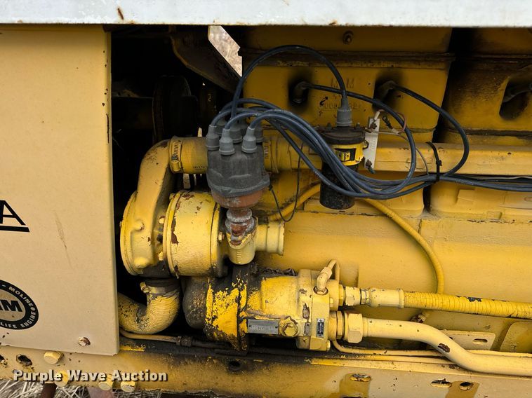 image for item DV1876 Minneapolis-Moline G-1000 Vista tractor