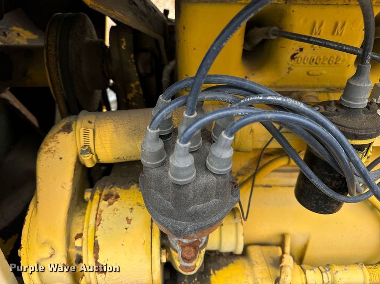 image for item DV1876 Minneapolis-Moline G-1000 Vista tractor