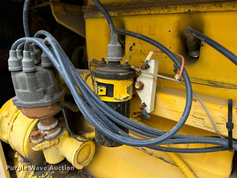 image for item DV1876 Minneapolis-Moline G-1000 Vista tractor