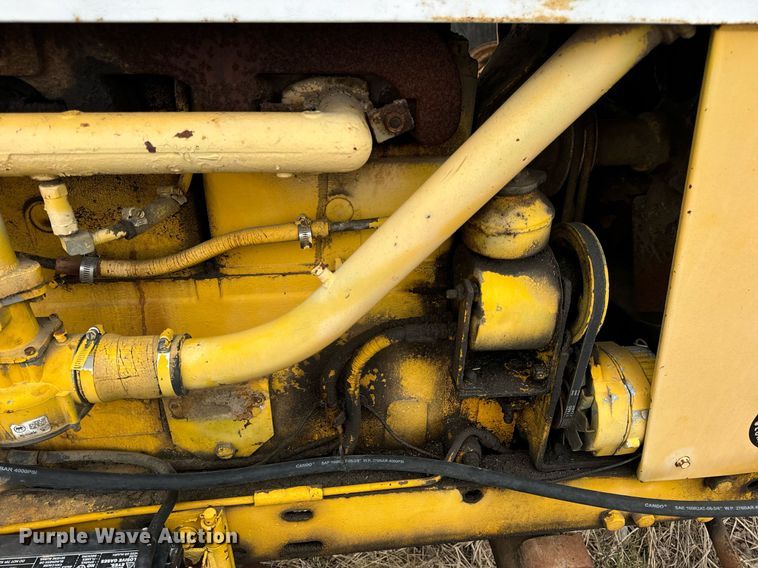 image for item DV1876 Minneapolis-Moline G-1000 Vista tractor