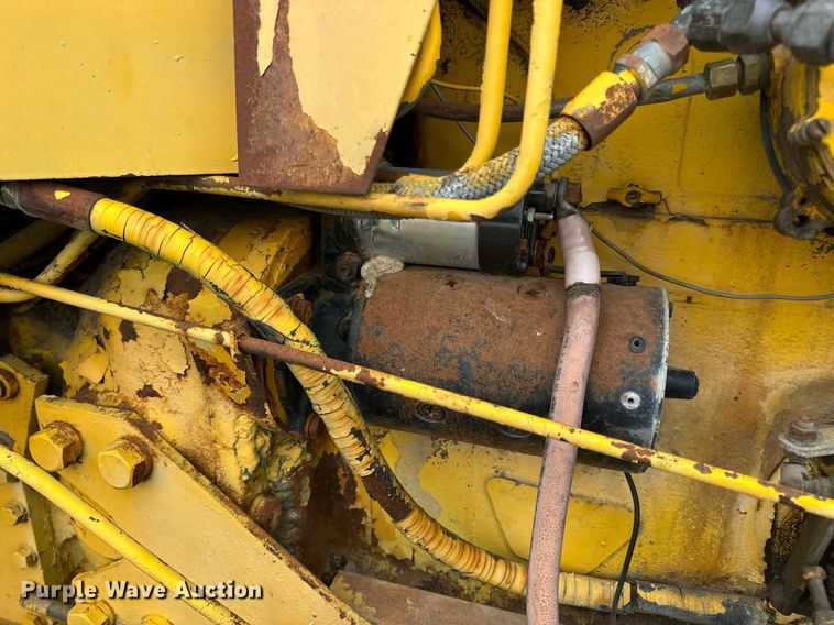 image for item DV1876 Minneapolis-Moline G-1000 Vista tractor