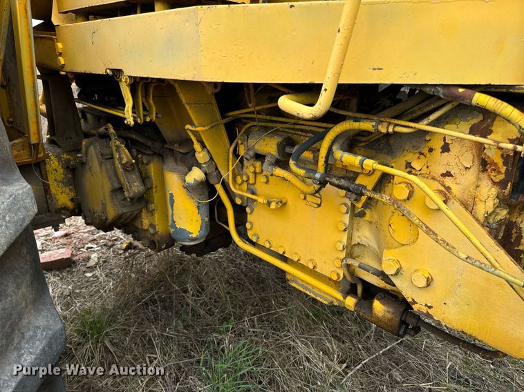 image for item DV1876 Minneapolis-Moline G-1000 Vista tractor