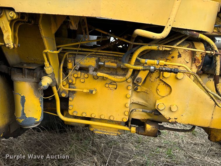 image for item DV1876 Minneapolis-Moline G-1000 Vista tractor