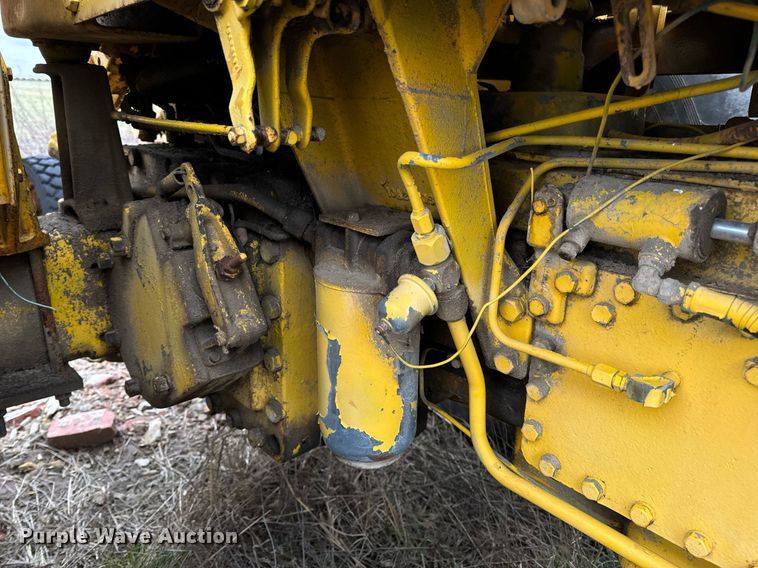 image for item DV1876 Minneapolis-Moline G-1000 Vista tractor