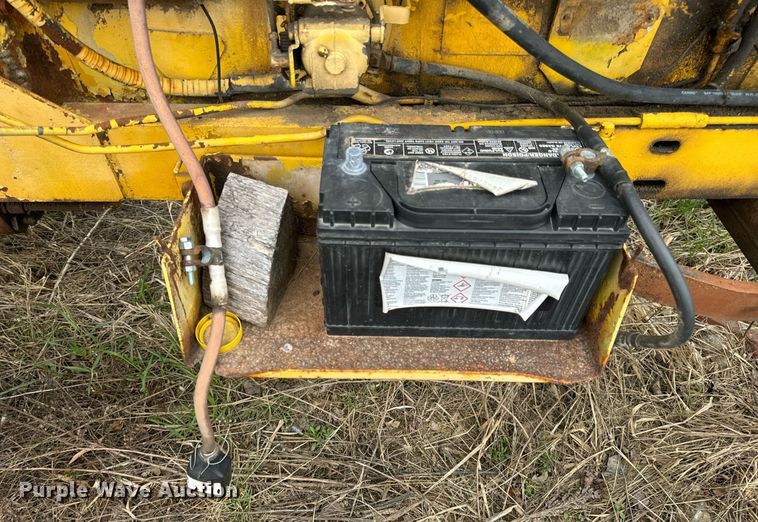 image for item DV1876 Minneapolis-Moline G-1000 Vista tractor
