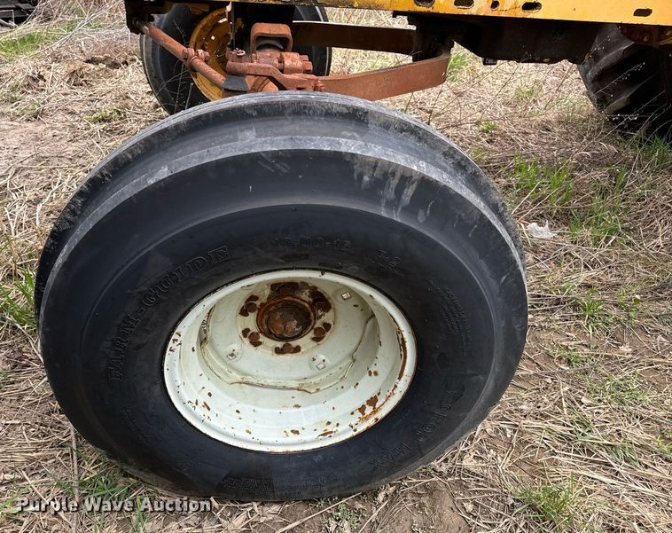 image for item DV1876 Minneapolis-Moline G-1000 Vista tractor