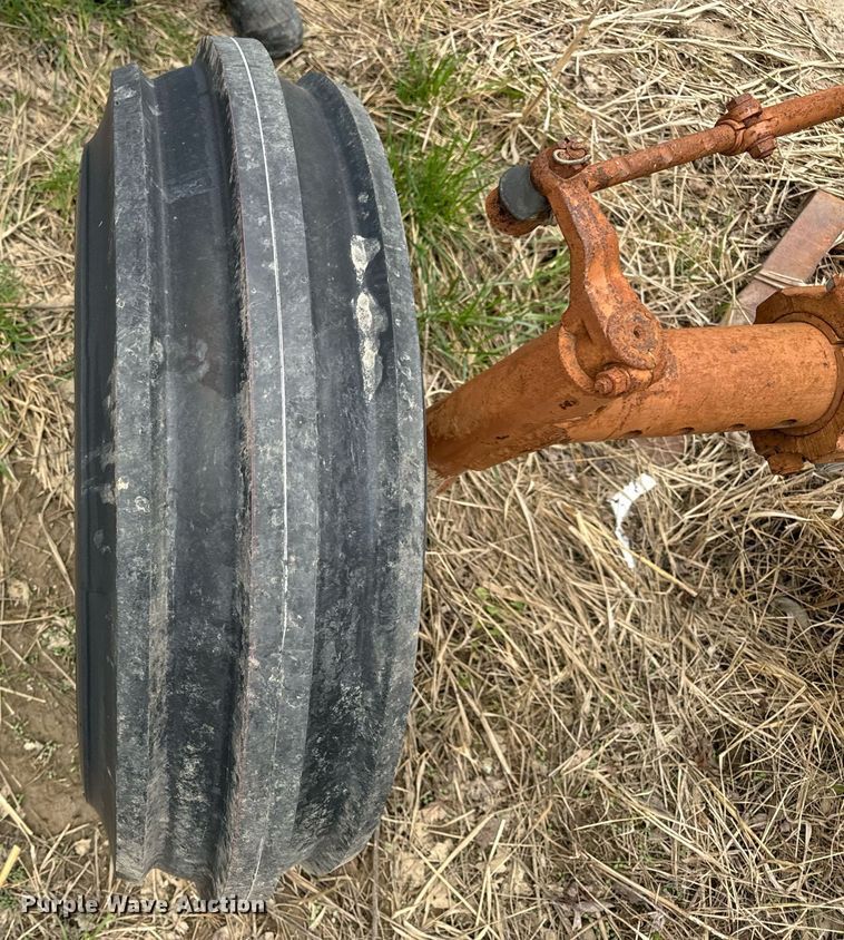 image for item DV1876 Minneapolis-Moline G-1000 Vista tractor