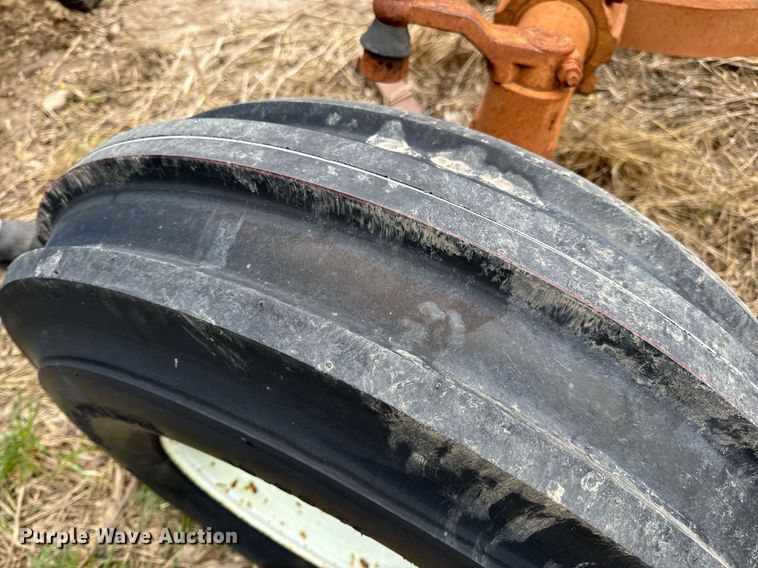 image for item DV1876 Minneapolis-Moline G-1000 Vista tractor