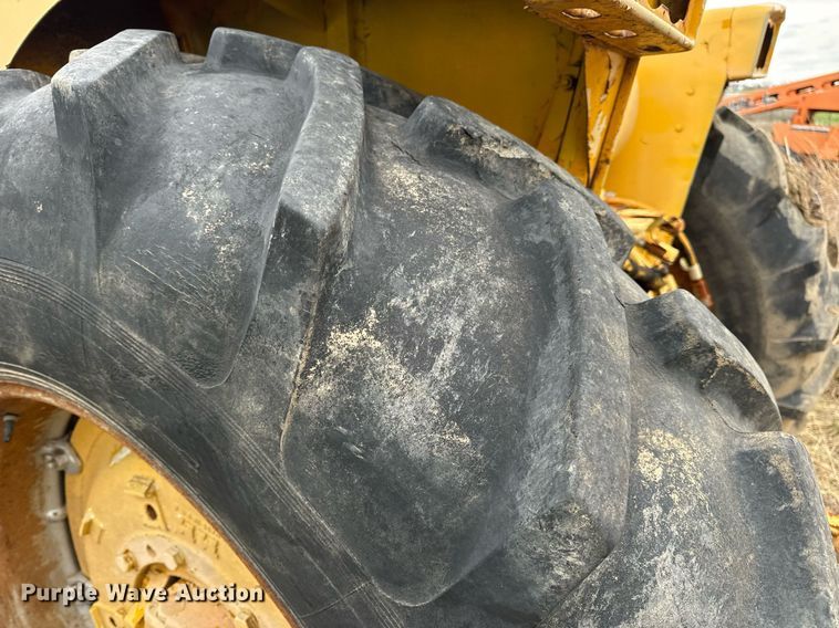 image for item DV1876 Minneapolis-Moline G-1000 Vista tractor