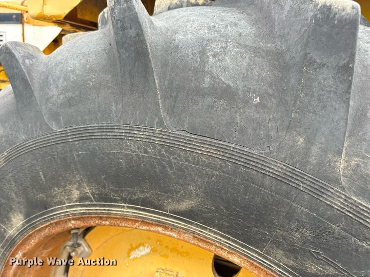 image for item DV1876 Minneapolis-Moline G-1000 Vista tractor