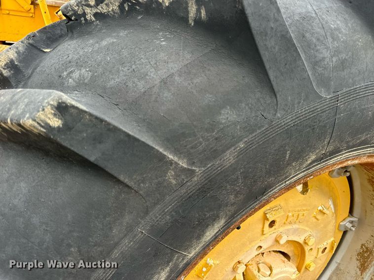 image for item DV1876 Minneapolis-Moline G-1000 Vista tractor