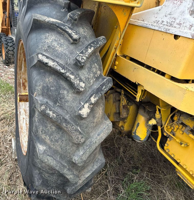image for item DV1876 Minneapolis-Moline G-1000 Vista tractor