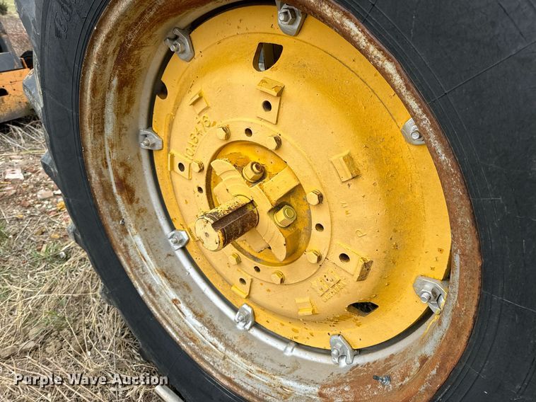 image for item DV1876 Minneapolis-Moline G-1000 Vista tractor