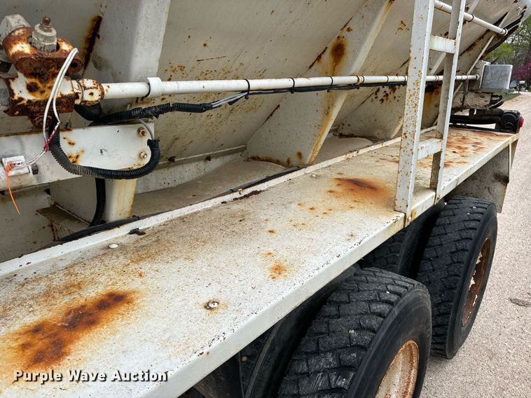 image for item DV1896 1999 Freightliner FL80 applicator truck