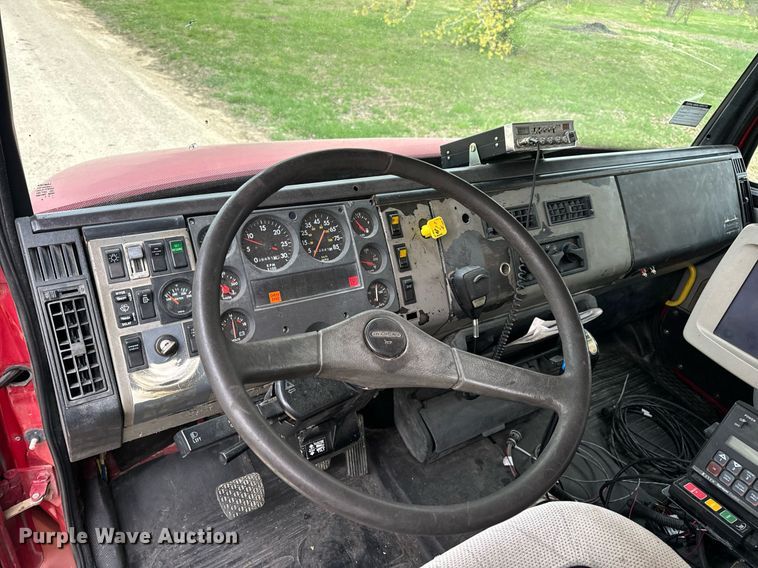 image for item DV1896 1999 Freightliner FL80 applicator truck