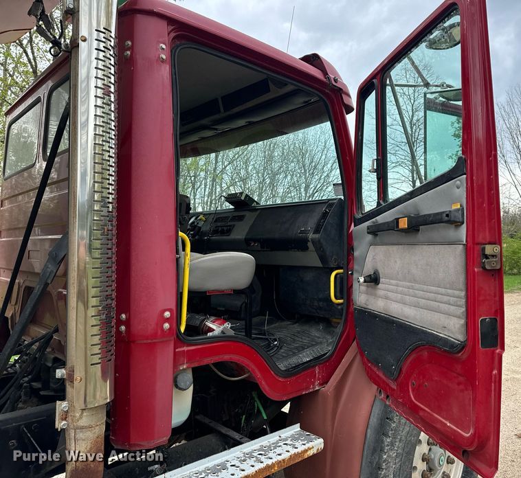 image for item DV1896 1999 Freightliner FL80 applicator truck