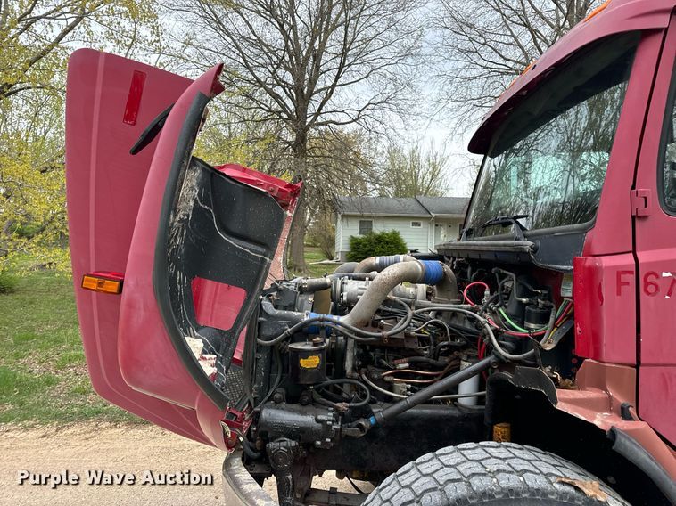 image for item DV1896 1999 Freightliner FL80 applicator truck