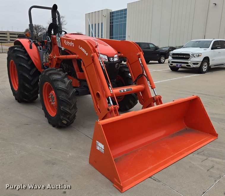 image for item DW8525 2022 Kubota M5-091D MFWD tractor