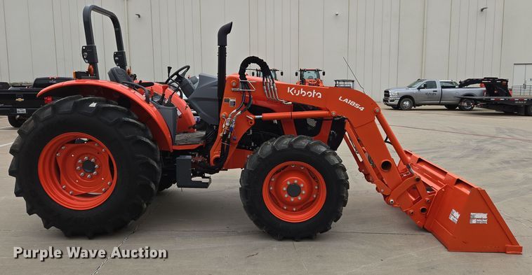 image for item DW8525 2022 Kubota M5-091D MFWD tractor